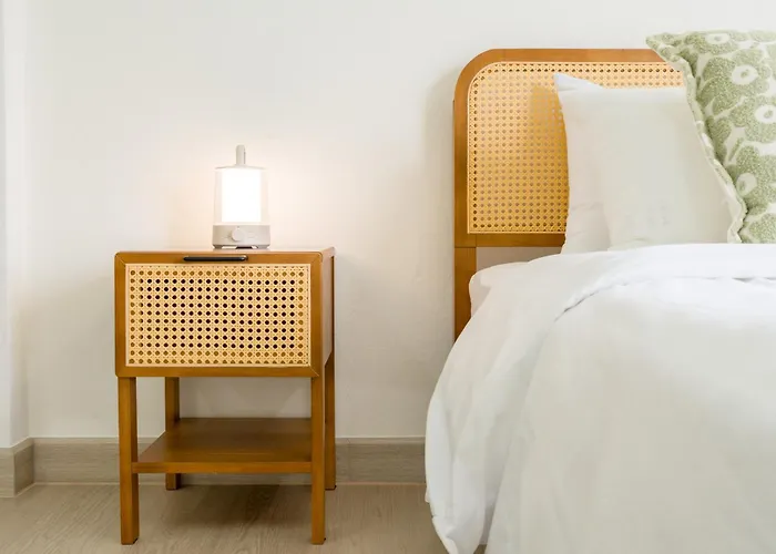 Glow House Sukhumvit 54, Spacious Modern Near Bts On Nut Homestay Bangkok