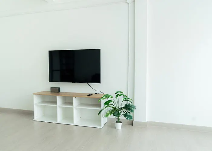 Glow House Sukhumvit 54, Spacious Modern Near Bts On Nut Homestay Bangkok