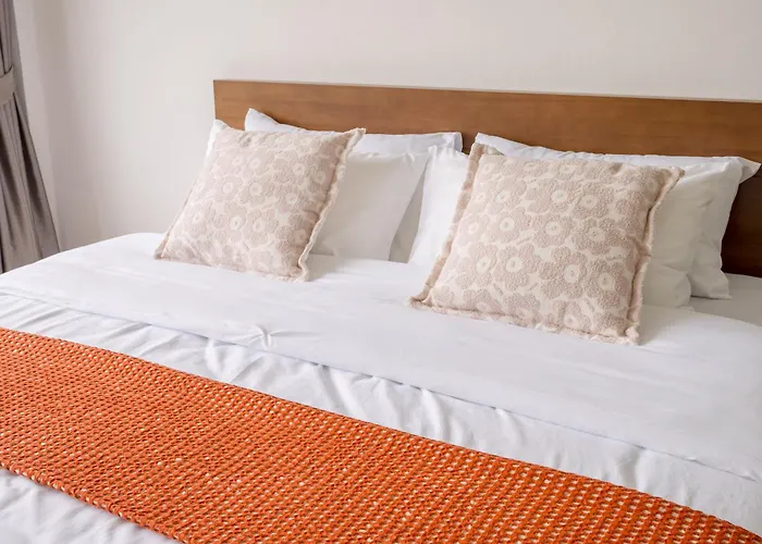Glow House Sukhumvit 54, Spacious Modern Near Bts On Nut Homestay