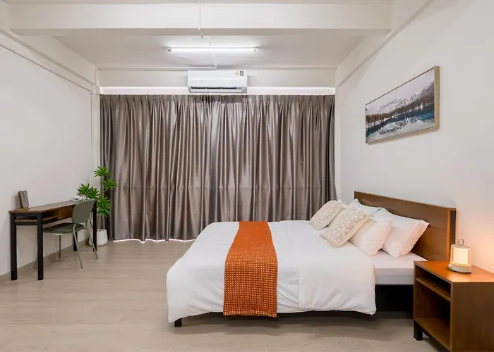 Glow House Sukhumvit 54, Spacious Modern Near Bts On Nut Homestay