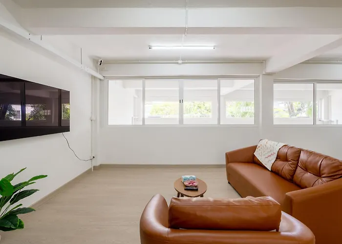 Glow House Sukhumvit 54, Spacious Modern Near Bts On Nut Homestay *