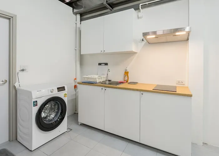 Glow House Sukhumvit 54, Spacious Modern Near Bts On Nut Homestay *
