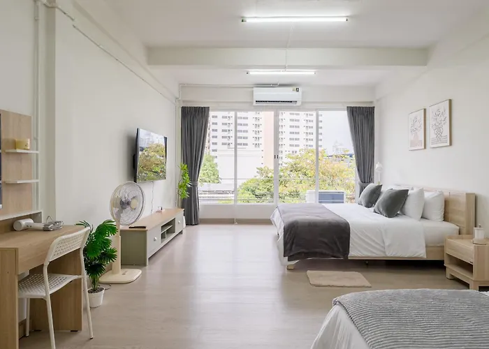 Glow House Sukhumvit 54, Spacious Modern Near Bts On Nut Homestay Bangkok