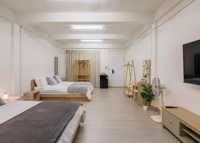 Glow House Sukhumvit 54, Spacious Modern Near Bts On Nut Homestay