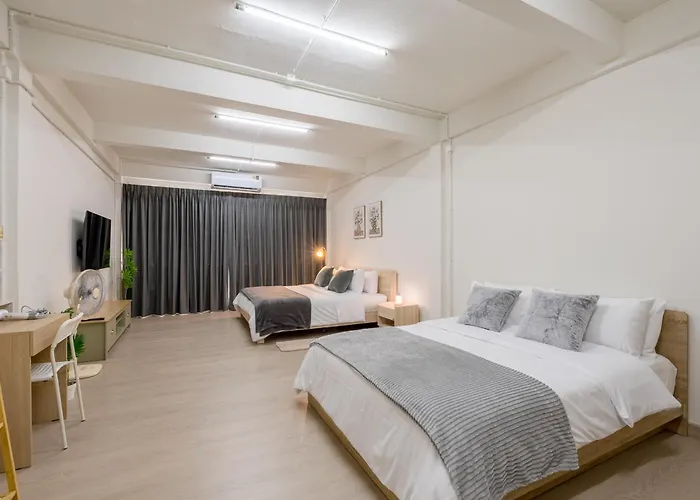 Glow House Sukhumvit 54, Spacious Modern Near Bts On Nut Homestay Bangkok