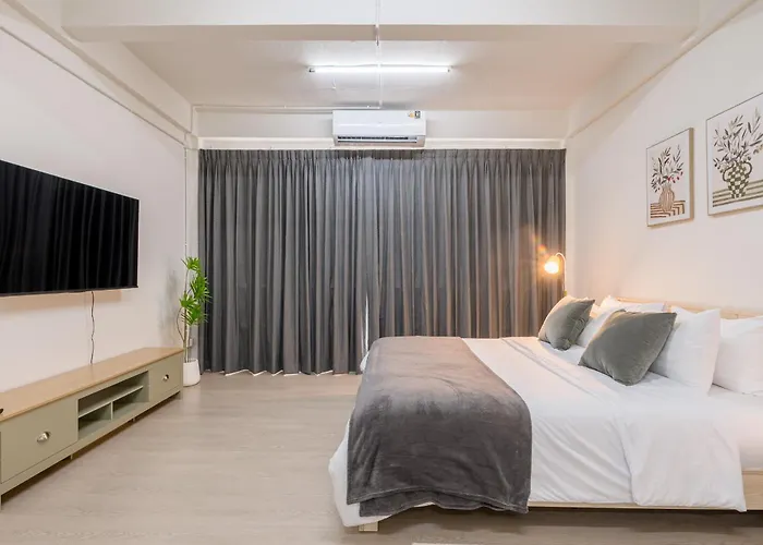 Glow House Sukhumvit 54, Spacious Modern Near Bts On Nut Homestay *