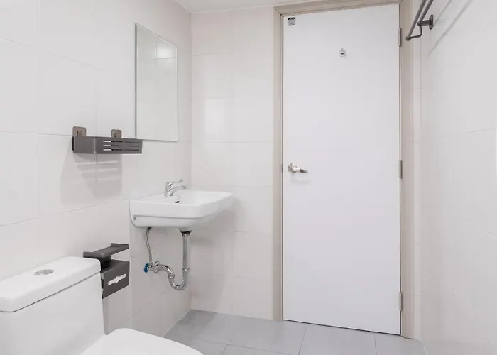Glow House Sukhumvit 54, Spacious Modern Near Bts On Nut Homestay